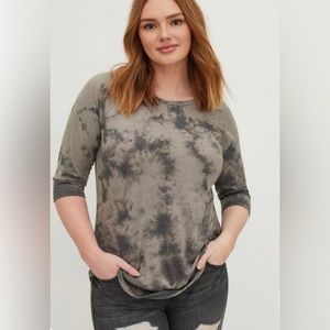 NWOT SZ 2 Torrid Gray Tie Dye Top